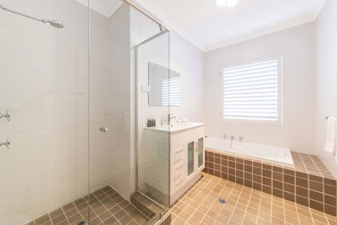 Inner Western Suburbs Retreat - Northern Rivers Accommodation 30