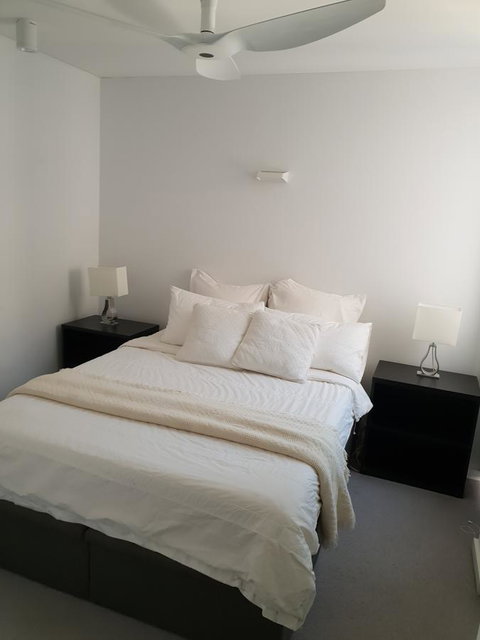 Modern Northbridge Apartment - Northern Rivers Accommodation 9
