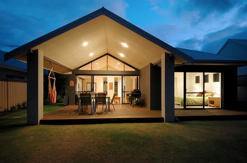 THE SANCTUARY LUXURY HOLIDAY HOME - Northern Rivers Accommodation 24