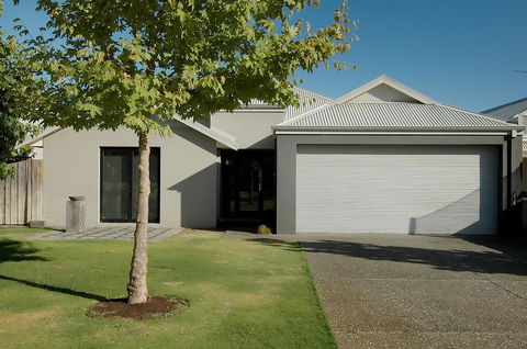 THE SANCTUARY LUXURY HOLIDAY HOME - Northern Rivers Accommodation 0
