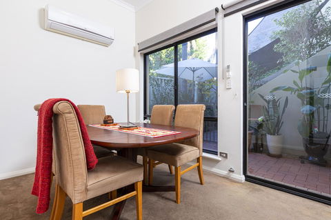 Como Executive Apartment - Northern Rivers Accommodation 10