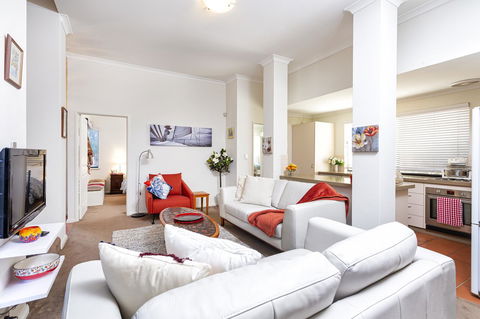 Como Executive Apartment - Northern Rivers Accommodation 5