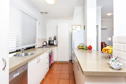 Como Executive Apartment - Northern Rivers Accommodation 8
