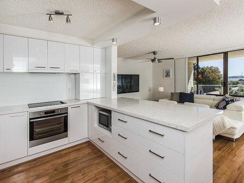 South Perth Deluxe Apartment - Northern Rivers Accommodation 4