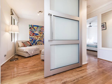 South Perth Deluxe Apartment - Northern Rivers Accommodation 3