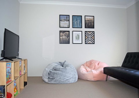 The Kingsleyâ€™s Place â€“ Piara Waters - Northern Rivers Accommodation 9