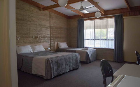 Hopetoun Motel & Chalet Village - Northern Rivers Accommodation 2