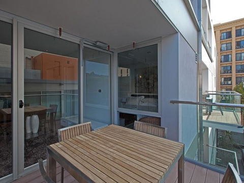 Astra Apartments Perth - Zenith - Northern Rivers Accommodation 3