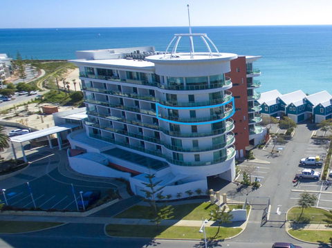 A 406 FANTASTIC OCEAN BEACH And MARINA VIEW APT - MANDURAH - Northern Rivers Accommodation 24