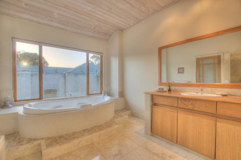 Moana Spa Villas - Prime Yallingup Location - Northern Rivers Accommodation 17