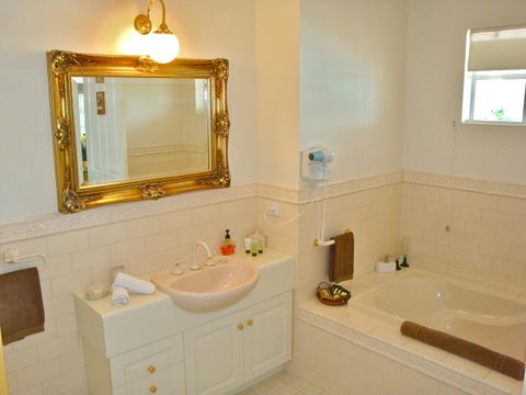 Lanterns Retreats - Northern Rivers Accommodation 21