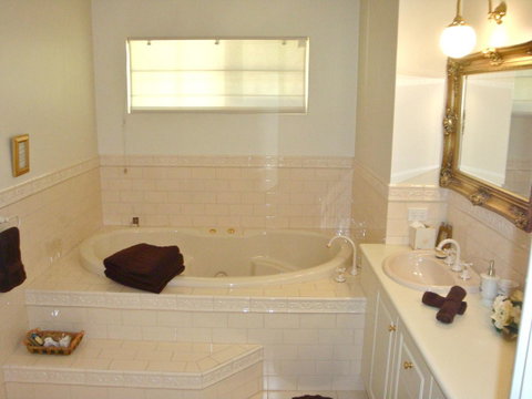 Lanterns Retreats - Northern Rivers Accommodation 12