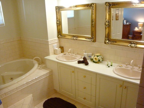 Lanterns Retreats - Northern Rivers Accommodation 15