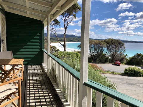 BINALONG BEACH COTTAGE Beachfront At Bay Of Fires Next To Restaurant - Northern Rivers Accommodation 1