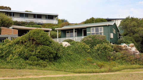 BINALONG BEACH COTTAGE Beachfront At Bay Of Fires Next To Restaurant - Northern Rivers Accommodation 8