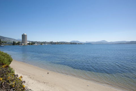 Sandy Bay Waterfront Home - Northern Rivers Accommodation 0
