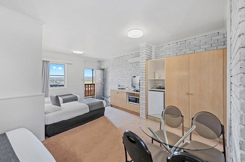 Coach House Launceston - Northern Rivers Accommodation 9