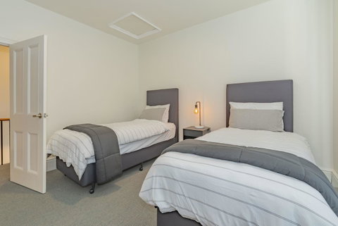 4 Bedroom House - Hobart CBD - Free Parking - Free WIFI - Northern Rivers Accommodation 13