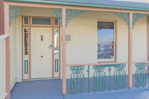 4 Bedroom House - Hobart CBD - Free Parking - Free WIFI - Northern Rivers Accommodation 25