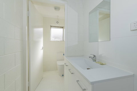 4 Bedroom House - Hobart CBD - Free Parking - Free WIFI - Northern Rivers Accommodation 24
