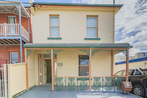 4 Bedroom House - Hobart CBD - Free Parking - Free WIFI - Northern Rivers Accommodation 14