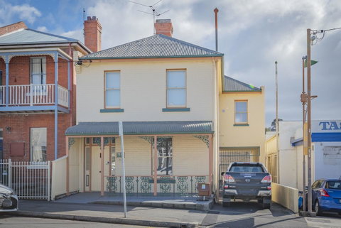 4 Bedroom House - Hobart CBD - Free Parking - Free WIFI - Northern Rivers Accommodation 5