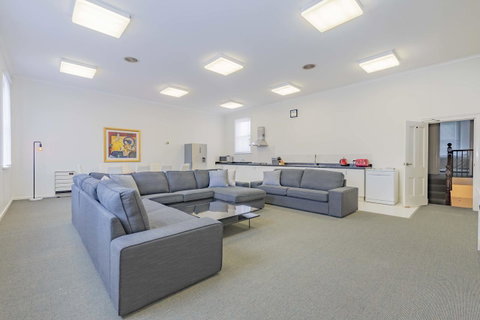 4 Bedroom House - Hobart CBD - Free Parking - Free WIFI - Northern Rivers Accommodation 17