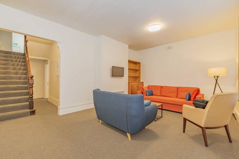 4 Bedroom House - Hobart CBD - Free Parking - Free WIFI - Northern Rivers Accommodation 6