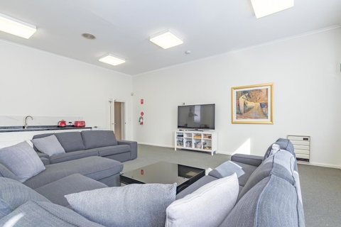 4 Bedroom House - Hobart CBD - Free Parking - Free WIFI - Northern Rivers Accommodation 12