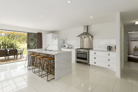 170 Hazards View Drive - Unit 2 - Northern Rivers Accommodation 2