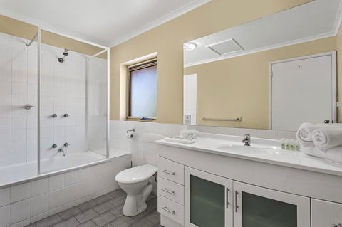 Elphin Serviced Apartments - Northern Rivers Accommodation 38