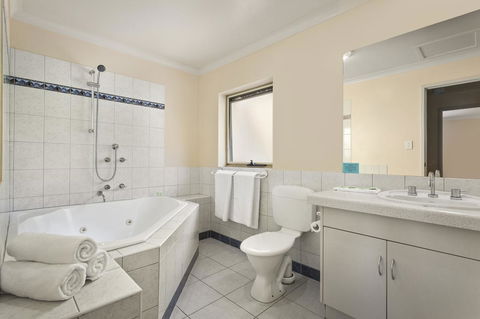 Elphin Serviced Apartments - Northern Rivers Accommodation 37