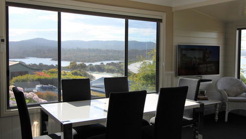 SEA EAGLE COTTAGE Amazing Views Of Bay Of Fires - Northern Rivers Accommodation 24