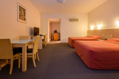 Mayfair Plaza Motel And Apartments - Northern Rivers Accommodation 6