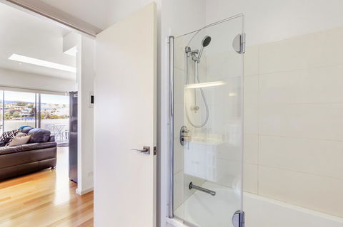Bellerive Marina View Apartments NO 27 - Northern Rivers Accommodation 11