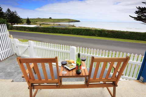 @ The Beach & Not Quite @ The Beach Holiday Cottages - Stanley - Northern Rivers Accommodation 7