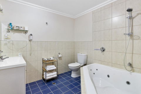 Oyster Cove Chalet - Northern Rivers Accommodation 12