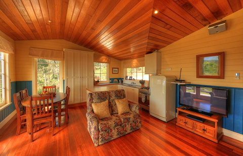 Island View Spa Cottage - Northern Rivers Accommodation 7