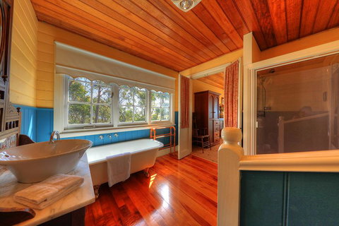 Island View Spa Cottage - Northern Rivers Accommodation 3