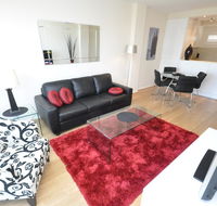 Neutral Bay Self-Contained Modern One-Bedroom Apartment 63BEN - Northern Rivers Accommodation