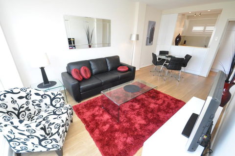 Neutral Bay Self-Contained Modern One-Bedroom Apartment (63BEN) - Northern Rivers Accommodation 0