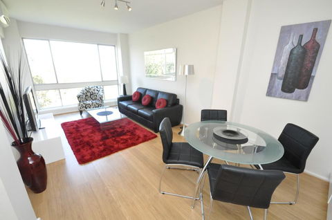 Neutral Bay Self-Contained Modern One-Bedroom Apartment (63BEN) - Northern Rivers Accommodation 2