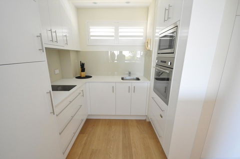 Neutral Bay Self-Contained Modern One-Bedroom Apartment (63BEN) - Northern Rivers Accommodation 3