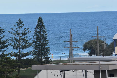 NEW UPMARKET COMFORTABLE 2 Bed, 2 Bath, OCEAN VIEWS, 250m To BUDDINA BEACH! - Northern Rivers Accommodation 2
