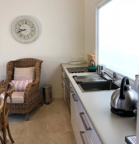 NEW: Tranquil Retreat -The Barn House Ingleside, Northern Beaches - Northern Rivers Accommodation 3