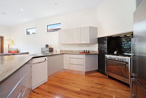 Newcastle Executive Homes - Cooks Hill Cottage - Northern Rivers Accommodation 3