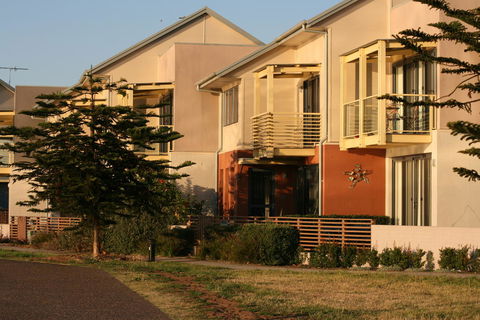 Newcastle Harbourside Terraces - Northern Rivers Accommodation 0