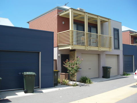 Newcastle Harbourside Terraces - Northern Rivers Accommodation 1