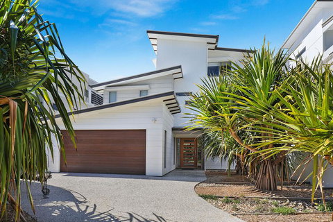 NORTHSHOR- ULTIMATE BEACH HOUSE - Northern Rivers Accommodation 1