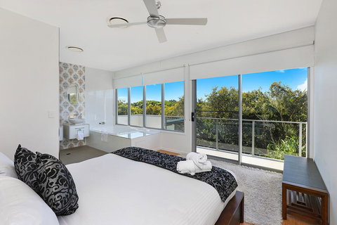 NORTHSHOR- ULTIMATE BEACH HOUSE - Northern Rivers Accommodation 2